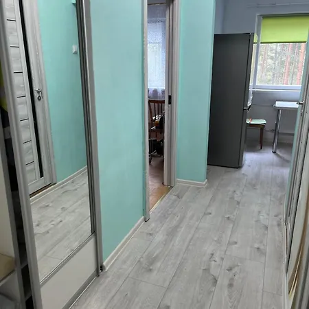 Korter Uembritsetud Metsaga *