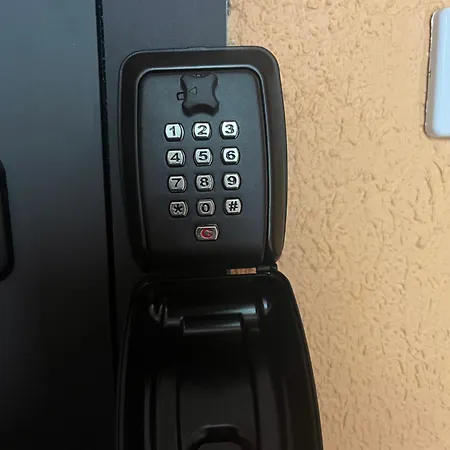 Korter Uembritsetud Metsaga * Varska