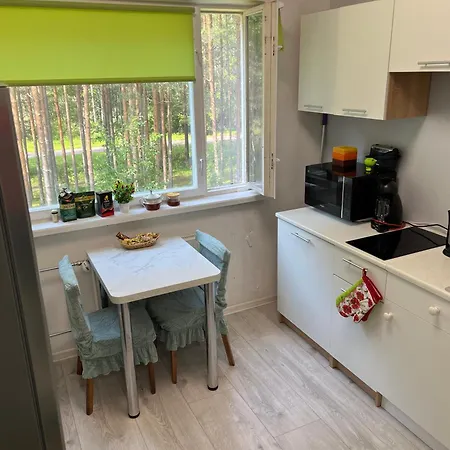 Korter Uembritsetud Metsaga Apartman